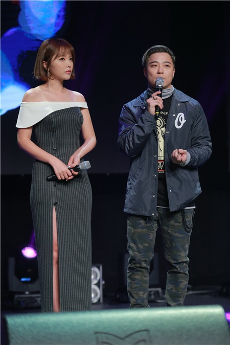 歌手洪真英全新单曲《爱,不爱》发售showcase