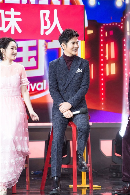 张晓龙《天天向上》儒雅绅士 网友:出场自带古风BGM
