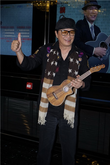 许冠杰与两个儿子、好友王敏德出席演唱会记者会