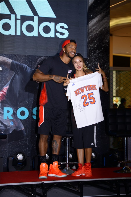 NBA球星德里克·罗斯与韩星HaHa Epik High等出席2016篮球大会决胜战活动