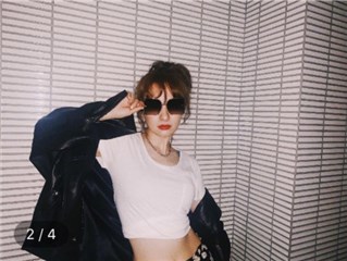 吴昕晒照成“小腰”精   墨镜红唇美出新高度