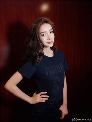 Angelababy的捧花两年後才上热搜 Baby：「居然过了两年才上」