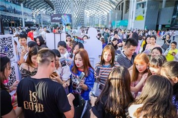 最火爆科技潮品售罄！黄子韬联名款糖果翻译手机被抢购一空