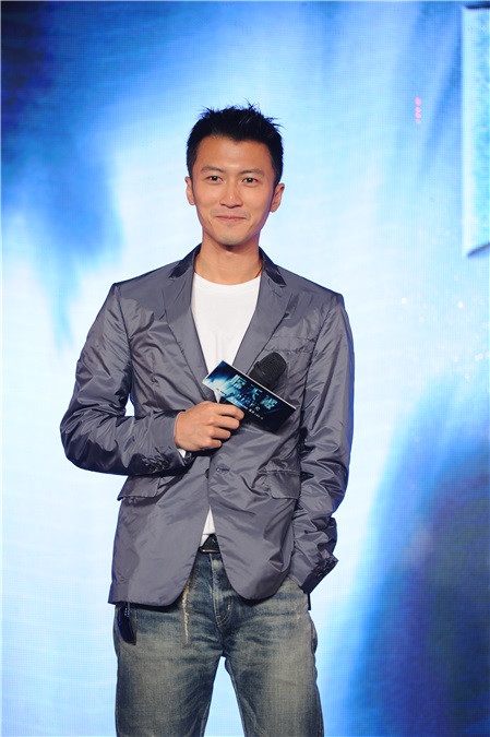 谢霆锋、刘青云亮相《惊天破》发布会 佟丽娅产后复出黑色小礼服身型窈窕