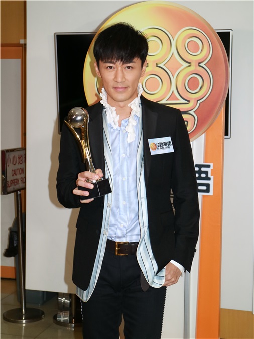 谭咏麟、邓紫棋、张敬轩等出席《2016全球华语歌曲排行榜》奖项发布会