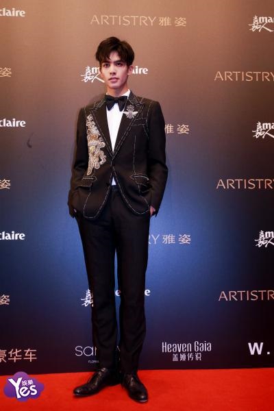 易烊千玺杨幂唐嫣Angelababy刘亦菲等出席嘉人盛典