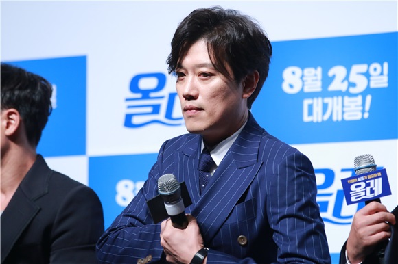 韩国电影《偶来》举行制作发布会 演员申河均、朴熙顺、吴万石等出席