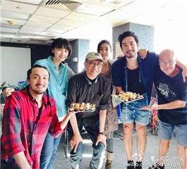 高以翔晒照庆生 王传君王丽坤齐聚送祝福