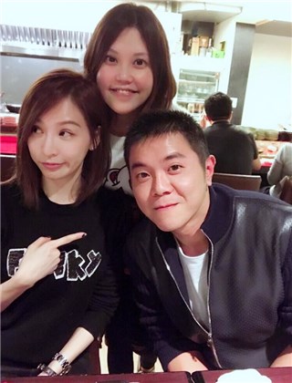 媒体拍得模糊不清 王心凌亲po进出她房子男人的正面照