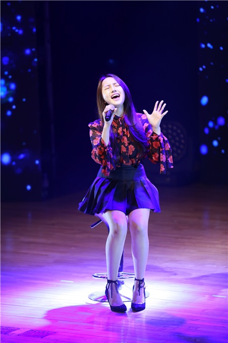 Kriesha Tiu办出道showcase 展华丽舞台表现力