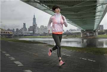 女性健身不三分钟热度 专业BRA、紧身裤、训练鞋是关键