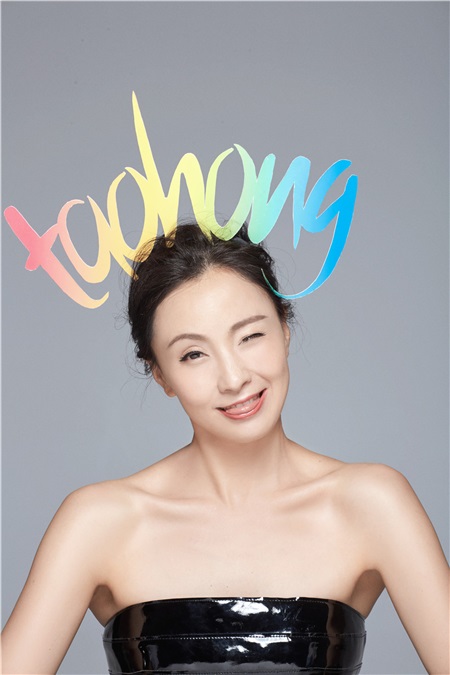 小陶虹俏皮九连拍 眼波流转萌态尽显