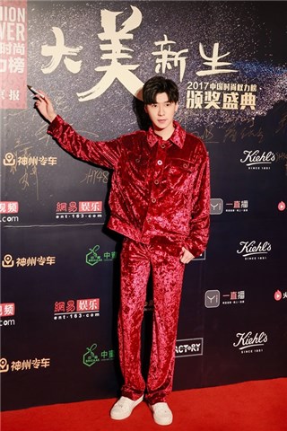 王博文帅气亮相红毯