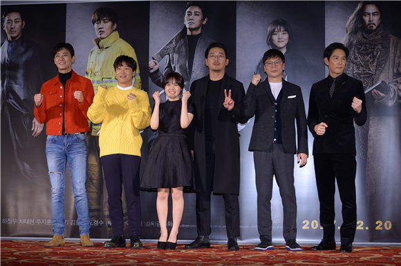 河正宇、车太贤等出席《与神同行》治作发布会