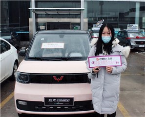 双11汽车大奖中奖用户提车前的合照