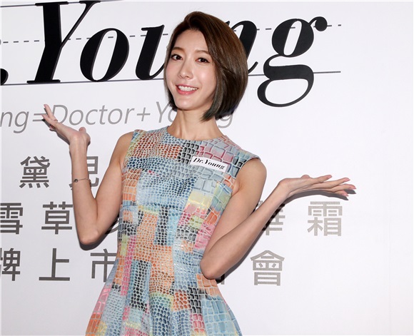 宋米秦出席医美保养品牌活动 分享保养肌肤秘诀