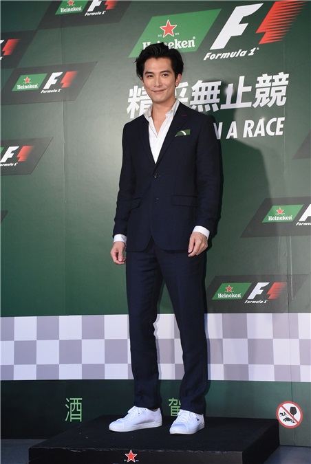 邱泽出席酒品代言记者会
