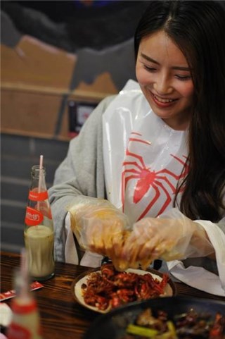 美女主播比赛现场