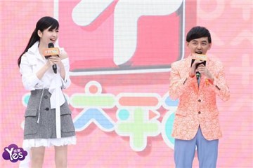 周慧敏勾黄子佼旧照重现 网友直说:根本双胞胎
