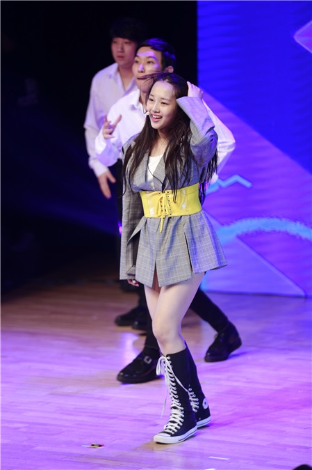 Kriesha Tiu办出道showcase 展华丽舞台表现力