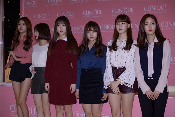 〈Yes 首尔现场〉倩碧签名会 GFriend集体清纯亮相