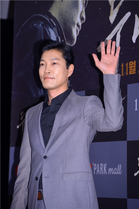 电影《两个男人》举行VIP试映会 SuperJunior利特、少女时代允儿等助阵