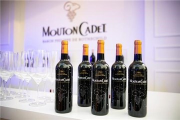 (图:2018木桐嘉棣戛纳电影节限量版葡萄酒)