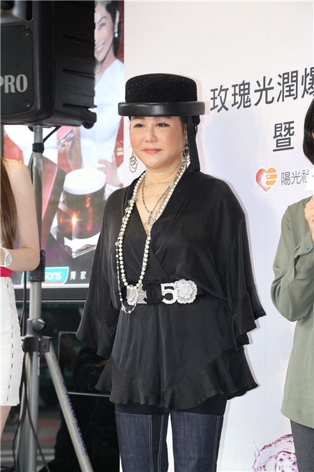 蓝心湄、张景凯出席公益捐赠记者会