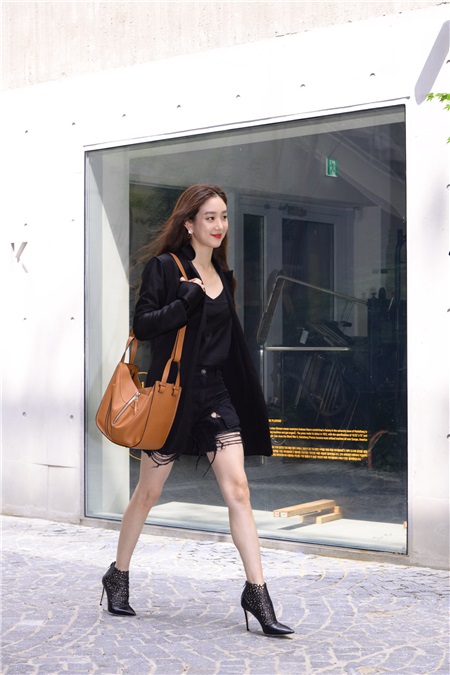〈Yes 首尔现场〉雪莉金孝珍郑丽媛同台争艳 各展女神魅力
