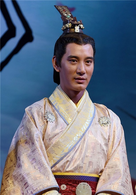 张含韵玩穿越脸圆似福娃显呆萌 张一山古装显丑、沈梦辰灿笑露双下巴