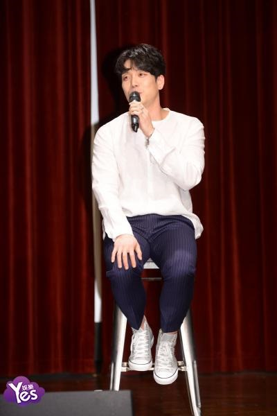 李昶旻(2AM) 举办首张SOLO迷你专辑SHOWCASE