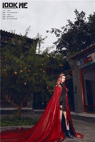 哈妮克孜解锁中国风大片 猫眼妆四合院演绎中式优雅