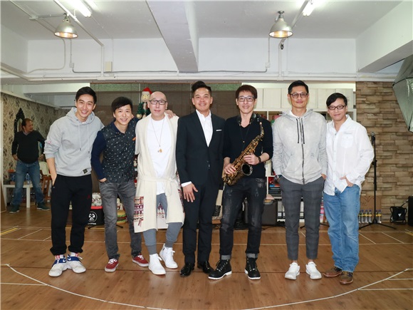 杨怡、万绮等出席舞台剧《我和春天有个约会》探班活动
