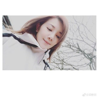 梁静茹挺范范被网友骂翻 关注张韶涵与否都有喷子来骂