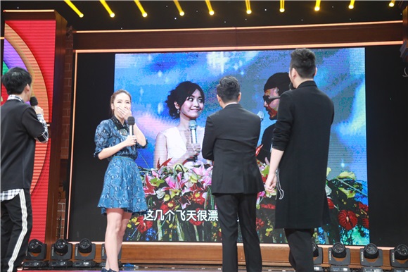 侯佩岑曝光林心如婚礼细节 大方谈和蔡依林合影