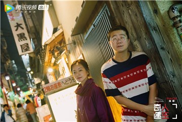 阿雅、李诞在日本街头