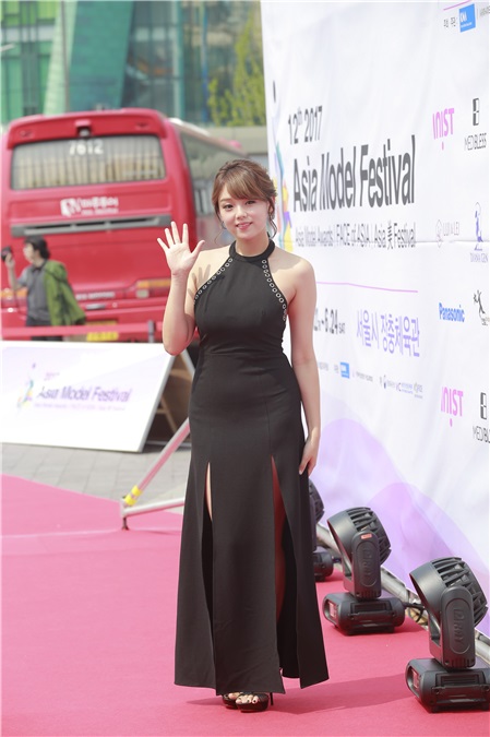 男性杂志MAXIM颁奖典礼《MAXIM K-MODEL AWARDS》 筱崎爱、男团Block B、Brave Girls、曹世镐等出席