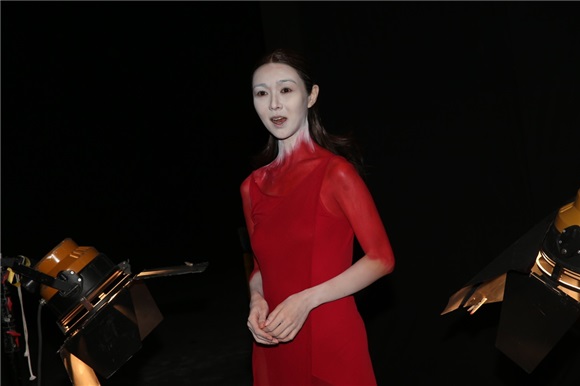 薛凯琪和麦浚龙拍摄MV