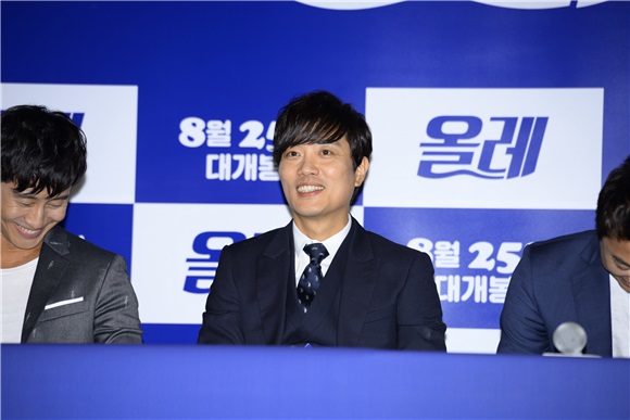《偶来》媒体试映会:申河均、吴满锡与朴熙顺 三个男人一台戏