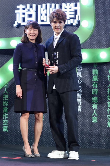 吴克群用音乐感叹《人生超幽默》 「人生观察家」笑看人生百态