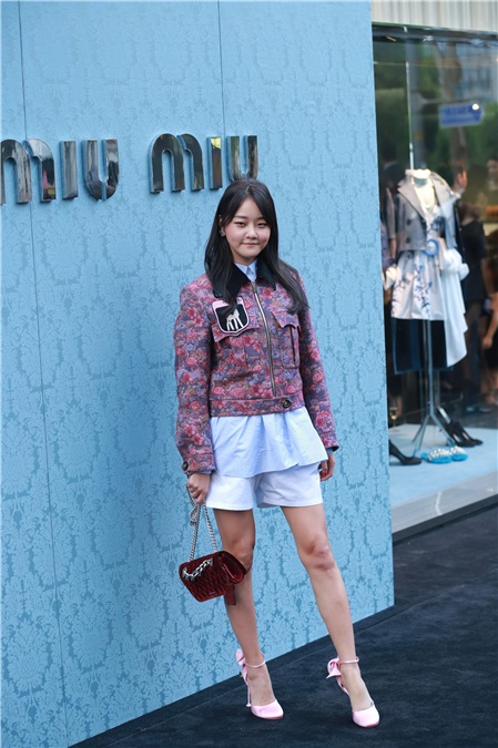 少女时代Tiffany、韩孝周、李洙赫等出席某品牌店开业纪念活动