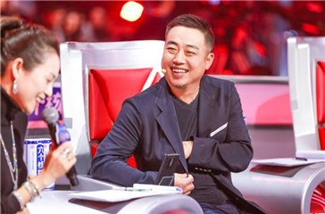 留了性感小胡子的刘国梁