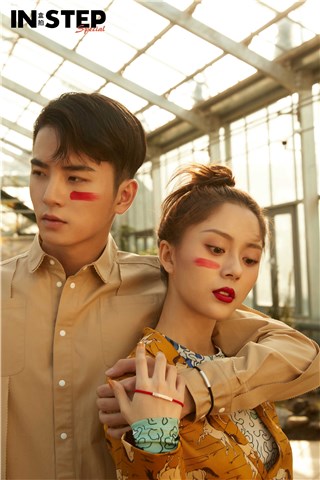 吴希泽“野生大片”甜蜜上线 蕉叶覆面演绎别致意韵