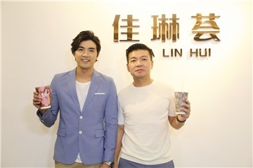 〈Yes广州现场〉贺军翔投资茶饮店创好口碑 开幕当天亲自现身造势