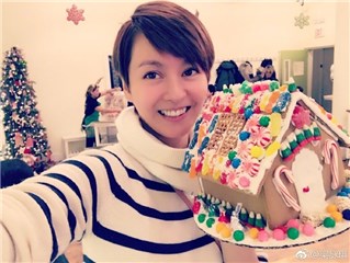梁咏琪跟女儿一起做劳作 网友夸赞好有天份