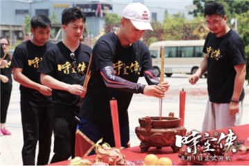 《时空侠》导演郭至杰在开机现场