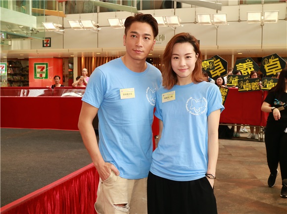 邓丽欣吴卓羲参加《延.亮爱FUN享日》活动