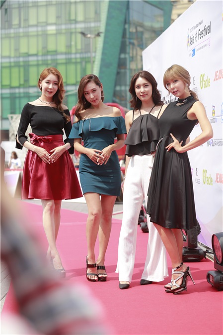 男性杂志MAXIM颁奖典礼《MAXIM K-MODEL AWARDS》 筱崎爱、男团Block B、Brave Girls、曹世镐等出席