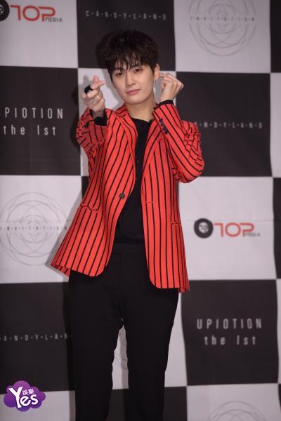 〈Yes 首尔现场〉UP10TION举办showcase 10位成员齐聚帅气亮相