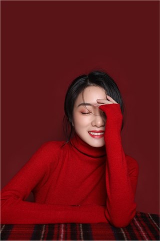 叶可儿圣诞写真曝光  鬼马精灵童趣十足